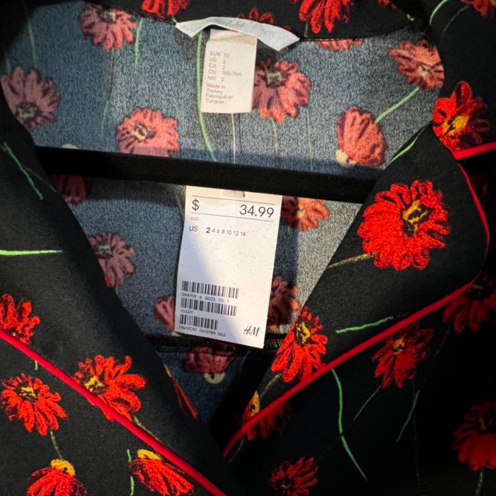 NWT H&M blouse 🤍 - Picture 3 of 3